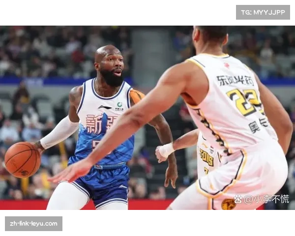 哈克斯12中8贡献17分10板6助 正负值高达+43 赛场统治力尽显